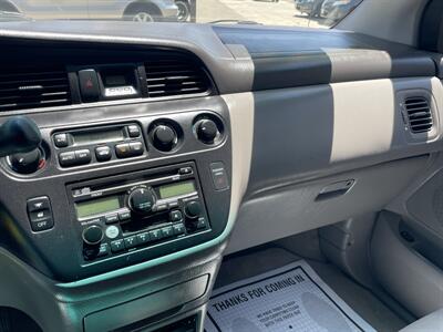 2003 Honda Odyssey EX-L w/DVD   - Photo 12 - Bakersfield, CA 93305