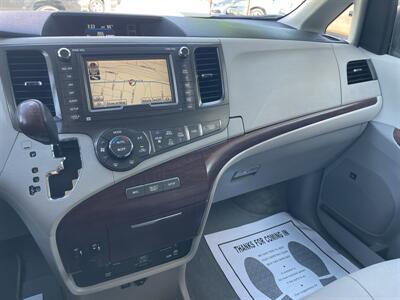 2011 Toyota Sienna XLE 8-Passenger   - Photo 12 - Bakersfield, CA 93305