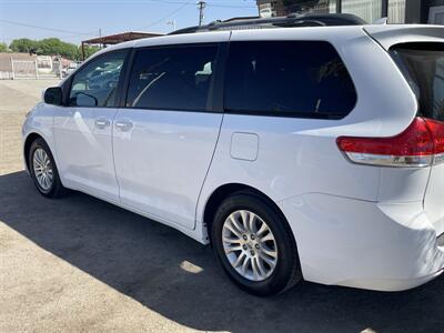 2011 Toyota Sienna XLE 8-Passenger   - Photo 5 - Bakersfield, CA 93305