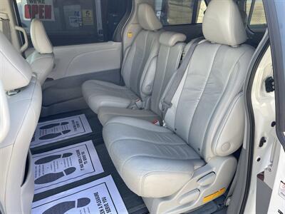 2011 Toyota Sienna XLE 8-Passenger   - Photo 9 - Bakersfield, CA 93305