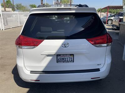 2011 Toyota Sienna XLE 8-Passenger   - Photo 7 - Bakersfield, CA 93305