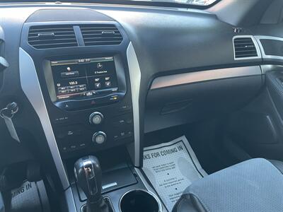 2015 Ford Explorer XLT   - Photo 12 - Bakersfield, CA 93305