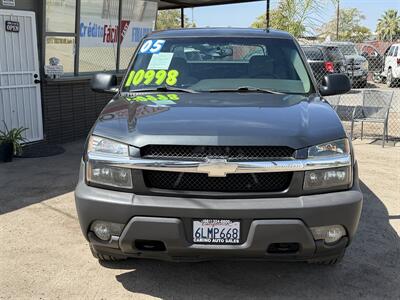 2005 Chevrolet Avalanche 1500 LS - Photo 2 - Bakersfield, CA 93305