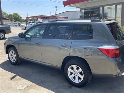 2010 Toyota Highlander SE   - Photo 6 - Bakersfield, CA 93305