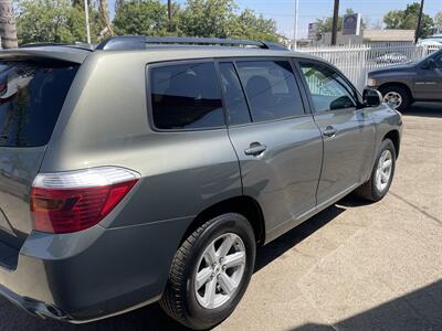 2010 Toyota Highlander SE   - Photo 5 - Bakersfield, CA 93305