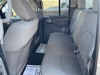2012 Nissan Frontier SV V6   - Photo 9 - Bakersfield, CA 93305