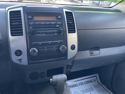 2012 Nissan Frontier SV V6   - Photo 12 - Bakersfield, CA 93305