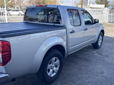 2012 Nissan Frontier SV V6   - Photo 4 - Bakersfield, CA 93305