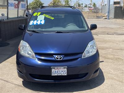 2007 Toyota Sienna LE 7-Passenger   - Photo 2 - Bakersfield, CA 93305