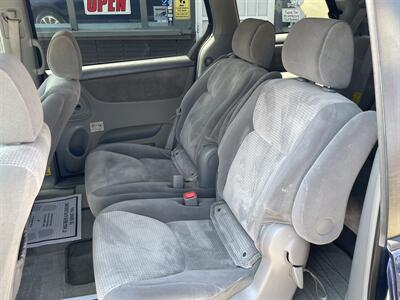 2007 Toyota Sienna LE 7-Passenger   - Photo 9 - Bakersfield, CA 93305