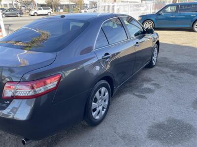 2011 Toyota Camry LE   - Photo 4 - Bakersfield, CA 93305