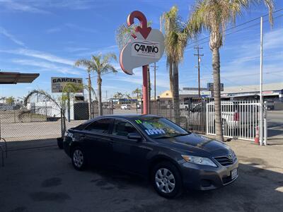 2011 Toyota Camry LE   - Photo 3 - Bakersfield, CA 93305