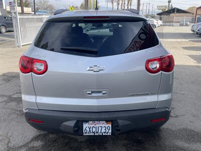 2012 Chevrolet Traverse LT   - Photo 4 - Bakersfield, CA 93305