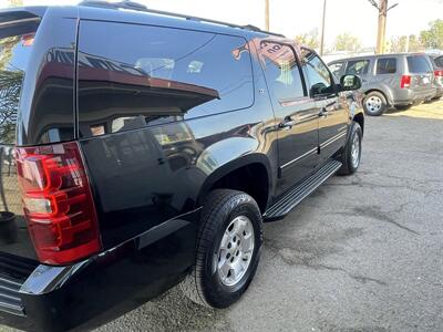 2013 Chevrolet Suburban LT   - Photo 6 - Bakersfield, CA 93305