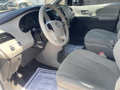 2014 Toyota Sienna L 7-Passenger   - Photo 8 - Bakersfield, CA 93305