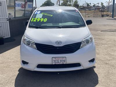 2014 Toyota Sienna L 7-Passenger   - Photo 2 - Bakersfield, CA 93305