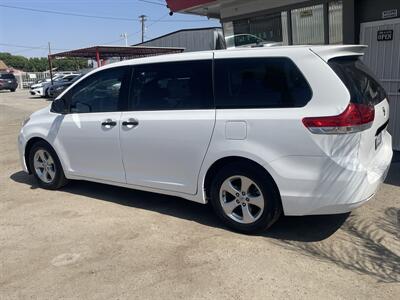 2014 Toyota Sienna L 7-Passenger   - Photo 5 - Bakersfield, CA 93305