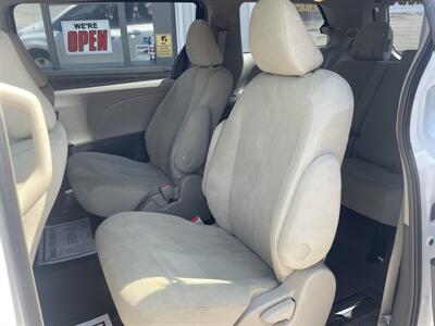 2014 Toyota Sienna L 7-Passenger   - Photo 9 - Bakersfield, CA 93305