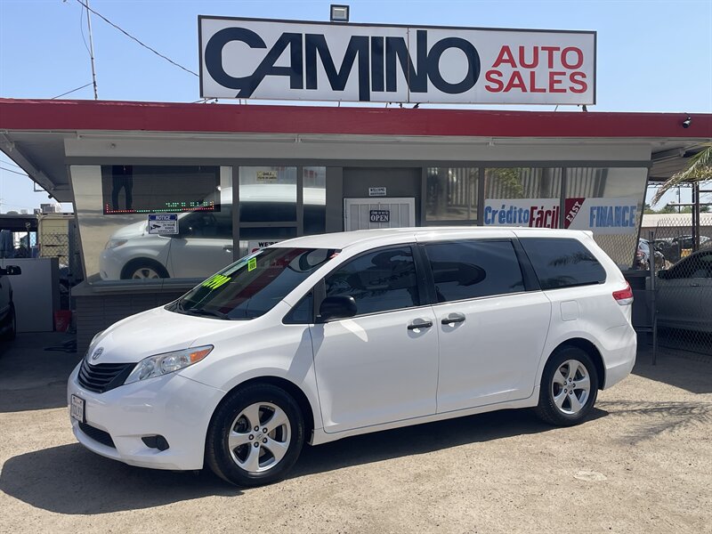 2014 Toyota Sienna L 7-Passenger - Photo 1 - Bakersfield, CA 93305
