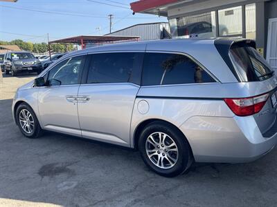 2011 Honda Odyssey EX - Photo 6 - Bakersfield, CA 93305