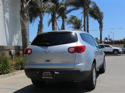 2010 Chevrolet Traverse LT   - Photo 11 - Santa Maria, CA 93458