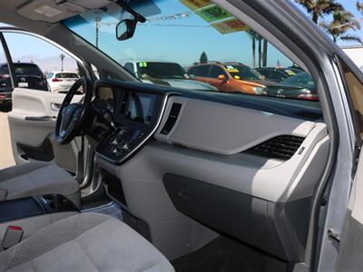 2017 Toyota Sienna LE 8-Passenger   - Photo 25 - Santa Maria, CA 93458
