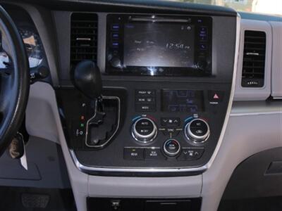 2017 Toyota Sienna LE 8-Passenger   - Photo 34 - Santa Maria, CA 93458