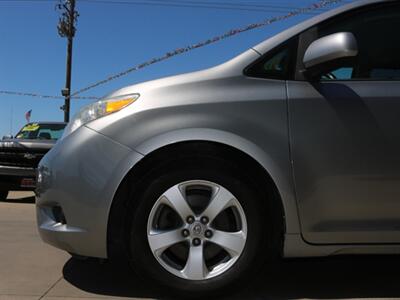 2017 Toyota Sienna LE 8-Passenger   - Photo 10 - Santa Maria, CA 93458