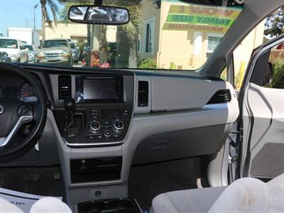 2017 Toyota Sienna LE 8-Passenger   - Photo 31 - Santa Maria, CA 93458