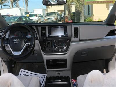 2017 Toyota Sienna LE 8-Passenger   - Photo 30 - Santa Maria, CA 93458