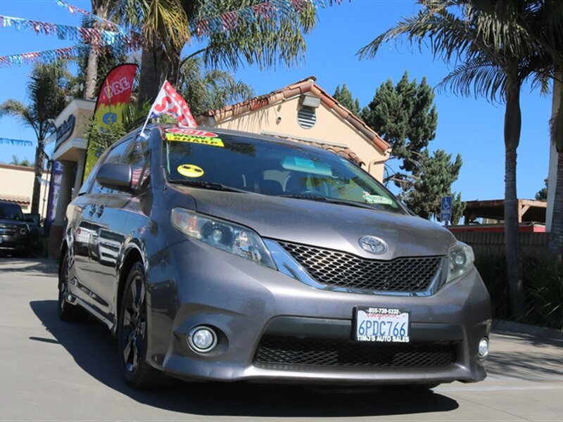 2011 Toyota Sienna SE 8-Passenger  
