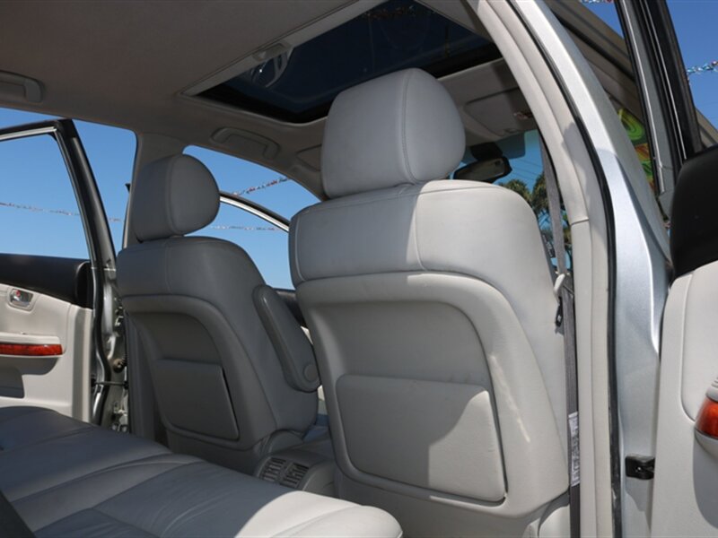 2004 Lexus RX photo 25