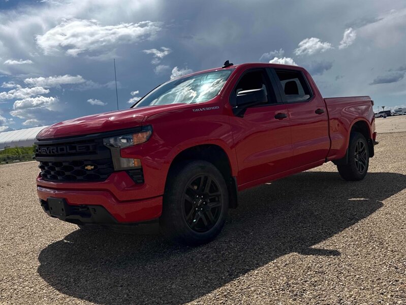 2023 Chevrolet Silverado 1500 Custom 6.6ft Box  4x4 - Photo 1 - St Albert, AB T8N 3Z7