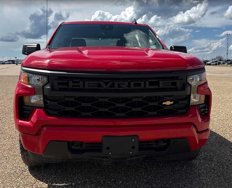 2023 Chevrolet Silverado 1500 Custom 6.6ft Box 4x4 - Photo 4 - St Albert, AB T8N 3Z7