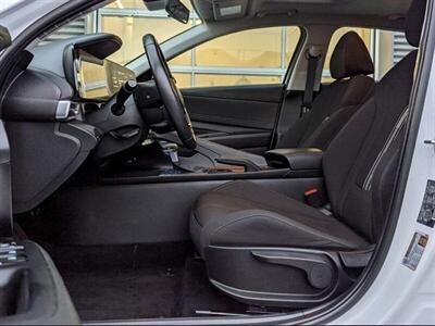 2023 Hyundai ELANTRA Preferred   - Photo 12 - Edmonton, AB T5L 2J7