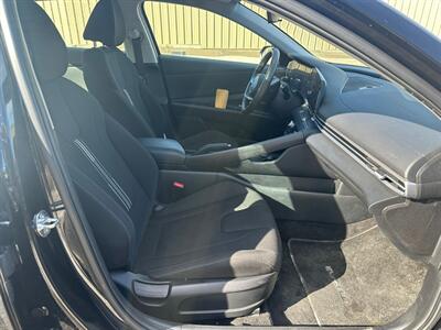 2024 Hyundai ELANTRA Preferred Tech   - Photo 16 - St Albert, AB T8N 3Z7
