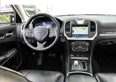 2023 Chrysler 300 Series Touring L   - Photo 11 - St Albert, AB T8N 3Z7