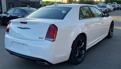 2023 Chrysler 300 Series Touring L   - Photo 6 - St Albert, AB T8N 3Z7