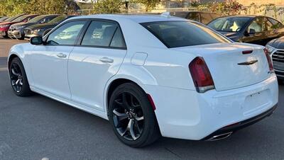 2023 Chrysler 300 Series Touring L   - Photo 8 - St Albert, AB T8N 3Z7
