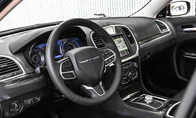 2023 Chrysler 300 Series Touring L   - Photo 12 - St Albert, AB T8N 3Z7