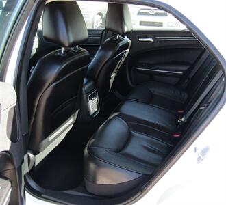 2023 Chrysler 300 Series Touring L   - Photo 19 - St Albert, AB T8N 3Z7