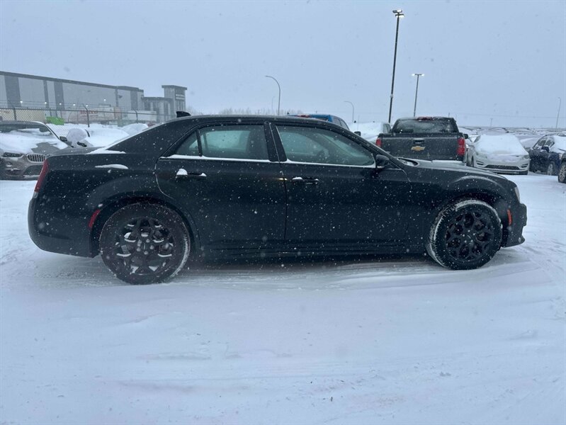 2023 Chrysler 300 Series Touring L AWD - Photo 7 - Acheson, AB T7X 5A3