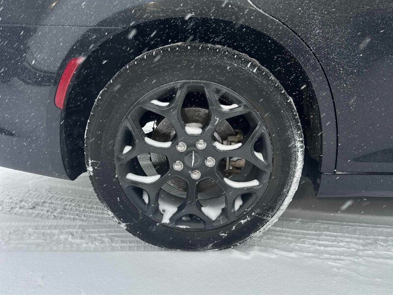 2023 Chrysler 300 Series Touring L AWD - Photo 17 - Acheson, AB T7X 5A3