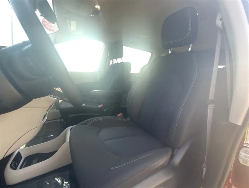 2022 Chrysler Grand Caravan SXT - Photo 7 - Edmonton, AB T5L 2J7