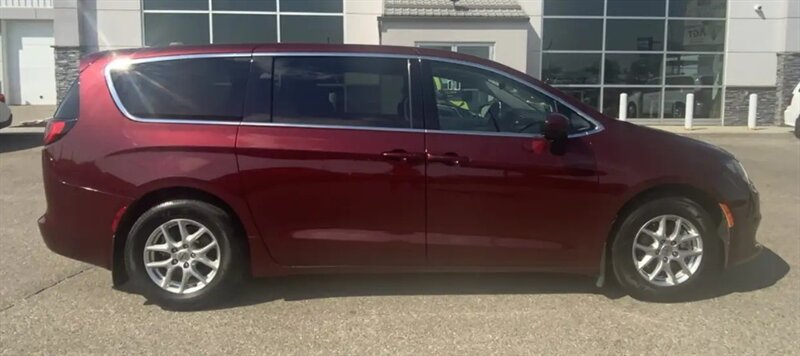 2022 Chrysler Grand Caravan SXT - Photo 5 - Edmonton, AB T5L 2J7
