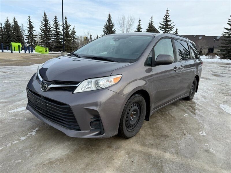 2019 Toyota Sienna LE  8-Passenger - Photo 1 - Edmonton, AB T5L 2J7