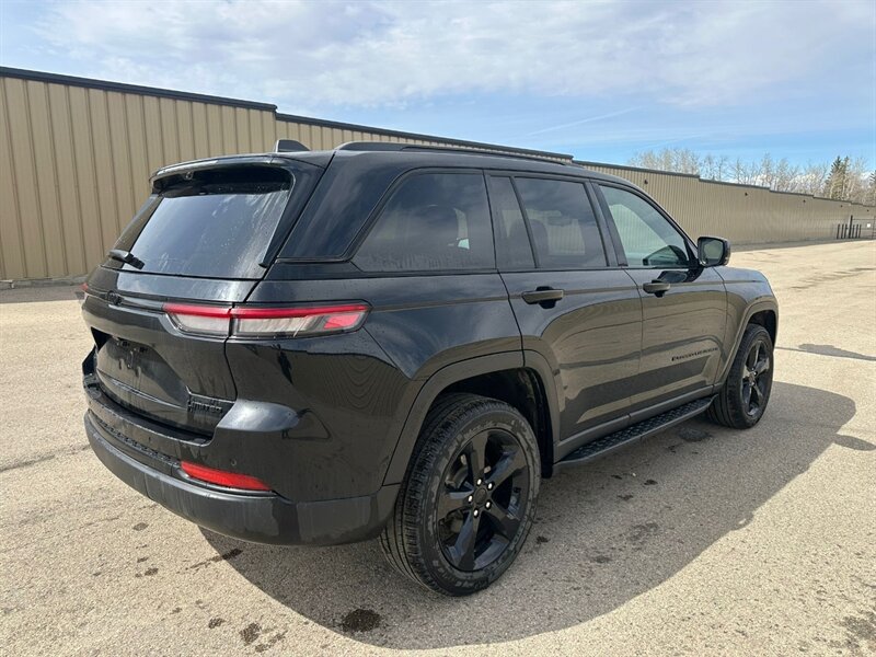 2024 Jeep Grand Cherokee Limited 4x4 - Photo 8 - St Albert, AB T8N 3Z7