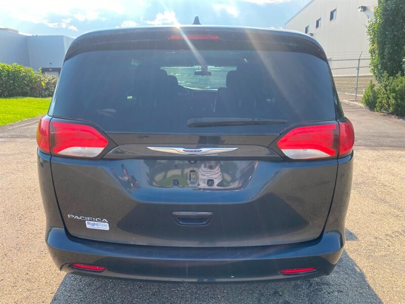 2019 Chrysler Pacifica Touring - Photo 6 - Edmonton, AB T5L 2J7