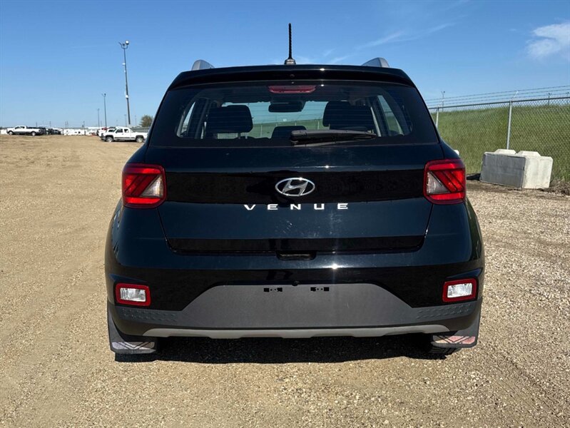 2023 Hyundai VENUE Preferred - Photo 8 - St Albert, AB T8N 3Z7
