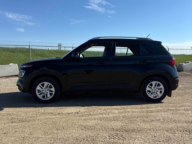 2023 Hyundai VENUE Preferred - Photo 3 - St Albert, AB T8N 3Z7